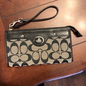 Coach wristlet wallet